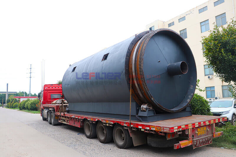 利菲爾特廢輪胎裂解設(shè)備裝車發(fā)貨 利菲爾特廢輪胎裂解設(shè)備裝車發(fā)貨