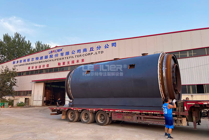 利菲爾特廢輪胎煉油設(shè)備裝車發(fā)貨 利菲爾特廢輪胎煉油設(shè)備裝車發(fā)貨