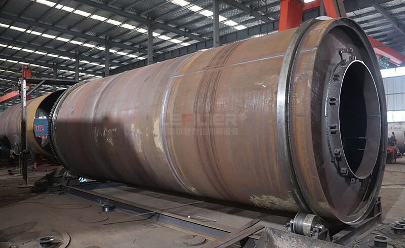 車間正在制作的裂解設(shè)備 車間正在制作的裂解設(shè)備