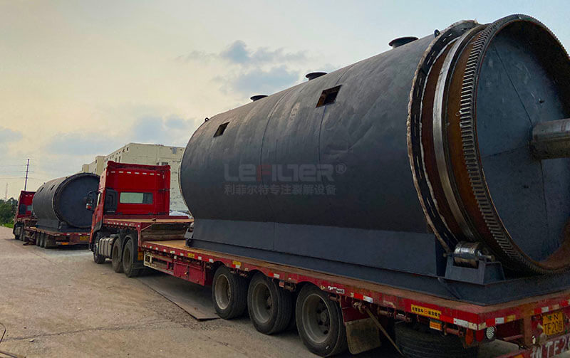 河北石家莊10萬噸輪胎煉油項(xiàng)目訂購(gòu)設(shè)備發(fā)車02 河北石家莊10萬噸輪胎煉油項(xiàng)目訂購(gòu)設(shè)備發(fā)車02