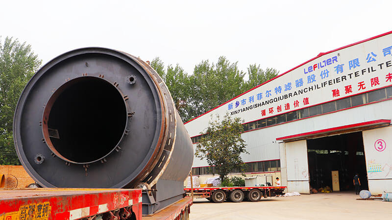 福建陳總訂購(gòu)的4臺(tái)LES-2666輪胎煉油設(shè)備發(fā)車發(fā)出01 福建陳總訂購(gòu)的4臺(tái)LES-2666輪胎煉油設(shè)備發(fā)車發(fā)出01