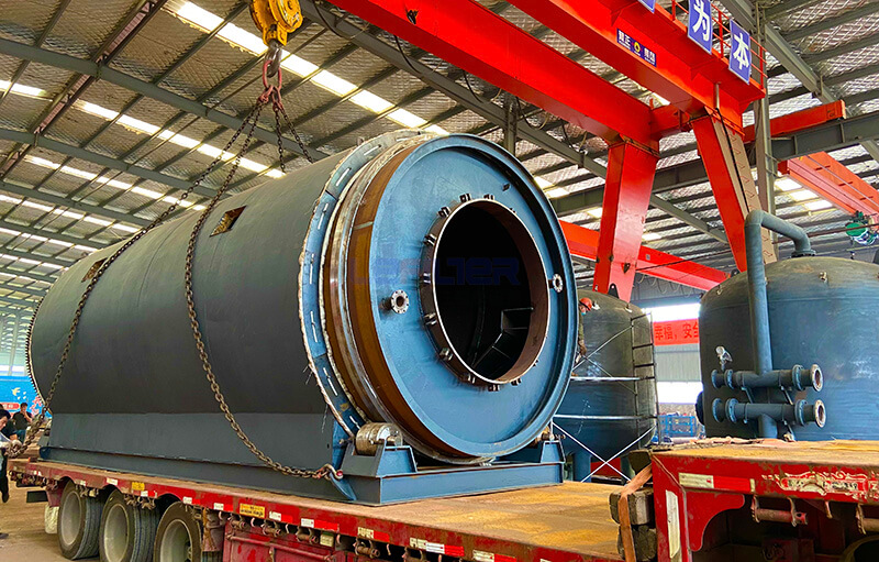 廢輪胎煉油設(shè)備正在裝車 (1)